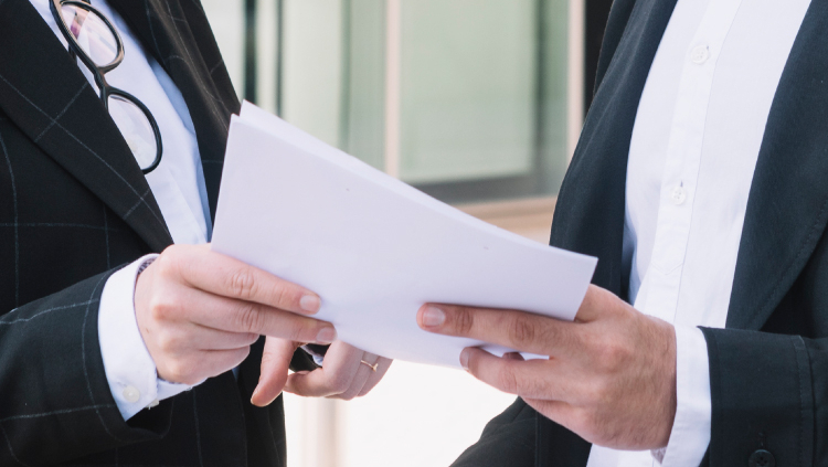 La lettera di intenti (LOI – Letter of Intent) è un documento utilizzato nelle trattative commerciali per formalizzare le intenzioni delle parti prima della conclusione di un contratto definitivo.