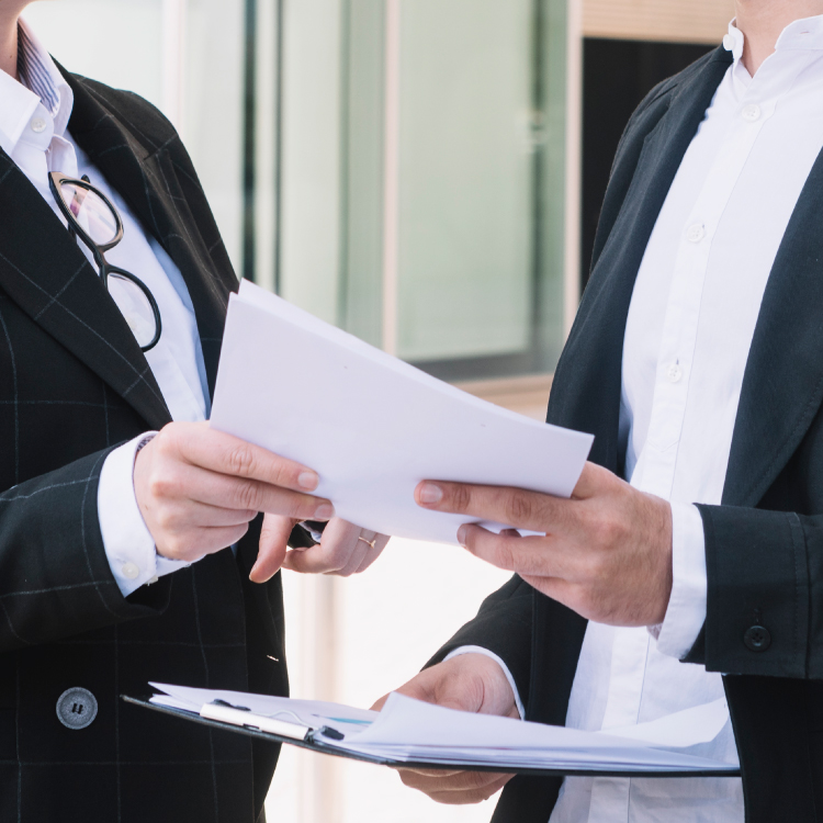 La lettera di intenti (LOI – Letter of Intent) è un documento utilizzato nelle trattative commerciali per formalizzare le intenzioni delle parti prima della conclusione di un contratto definitivo.