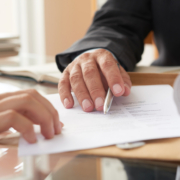 I 4 errori più comuni nei contratti commerciali e come evitarli