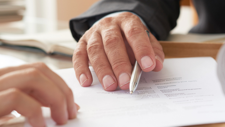 I 4 errori più comuni nei contratti commerciali e come evitarli